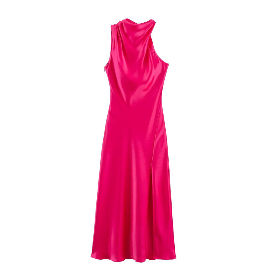 Lång satinklänning i cerise med draperad hals
