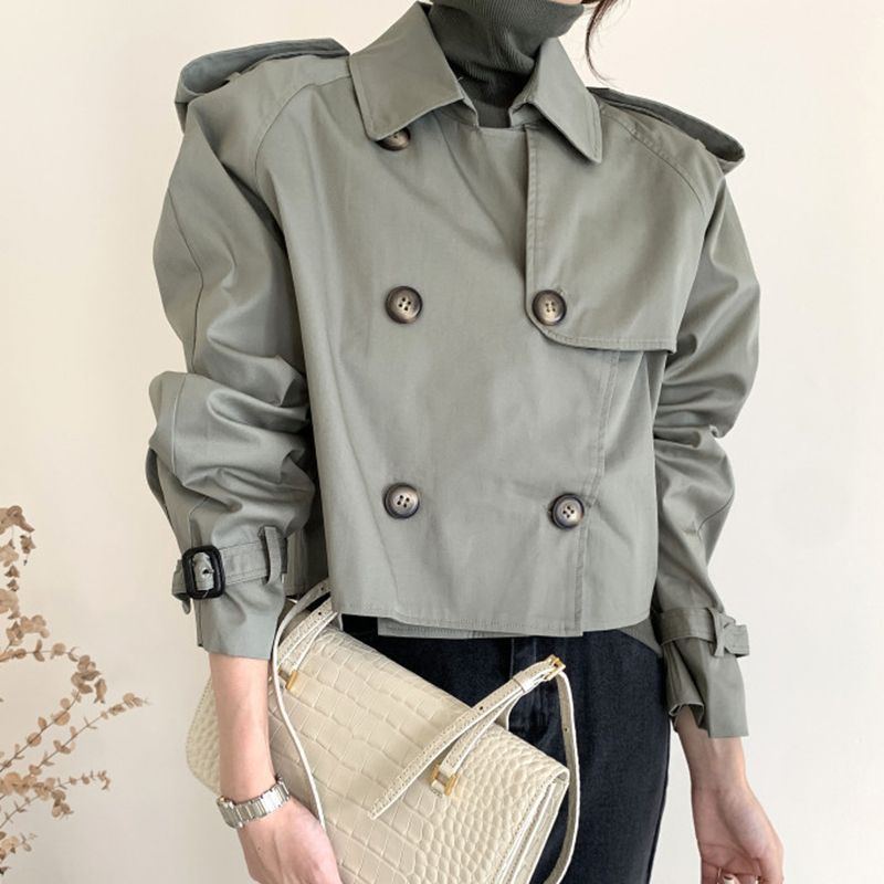 Kort trenchcoat med knappar
