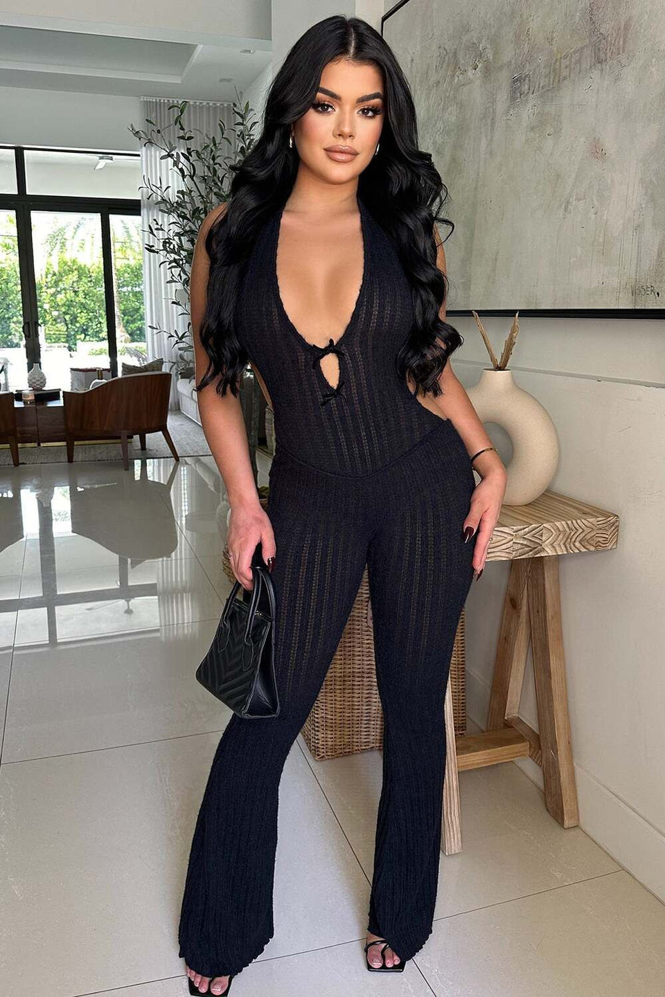 Ribbad jumpsuit med korsad halterneck och cut-out