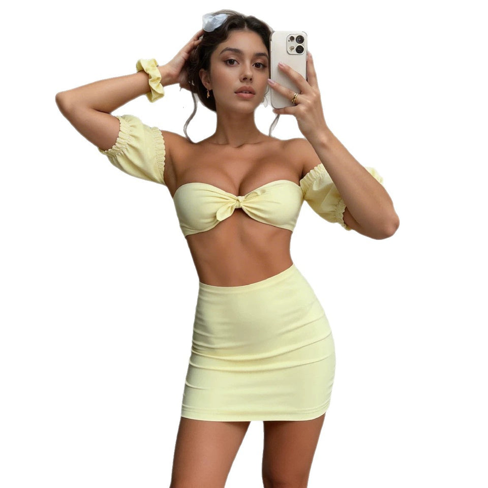 Set med off shoulder-bandeau och minikjol