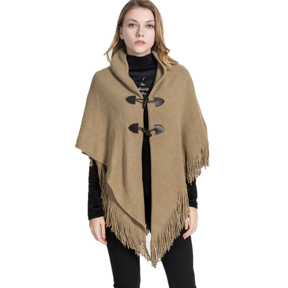 Stickad poncho med huva