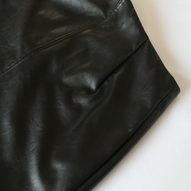 Pennkjol i skinnimitation med slits bak