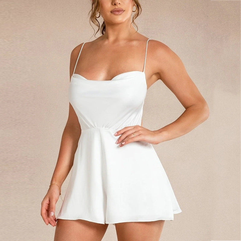 Playsuit i satin med draperad halsringning