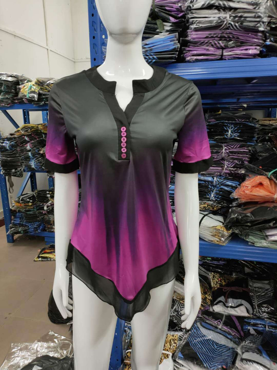 Casual v-ringad blus med gradientmönster
