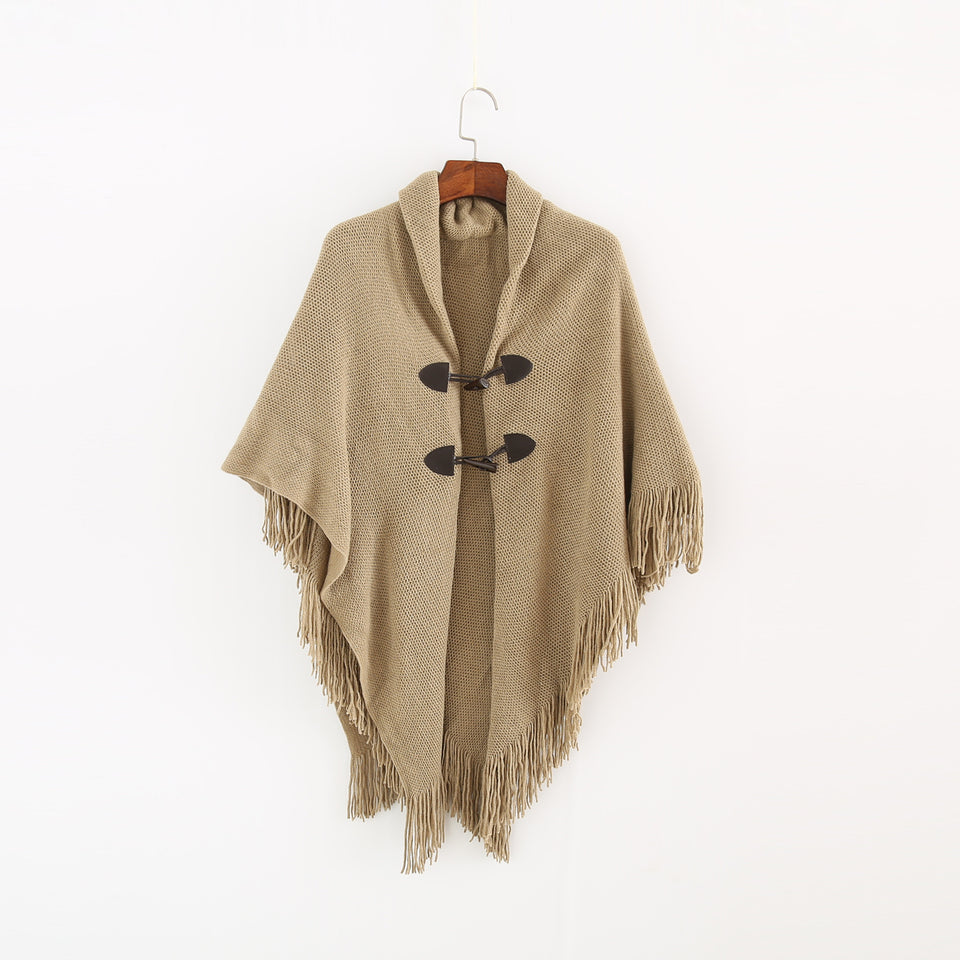 Stickad poncho med huva