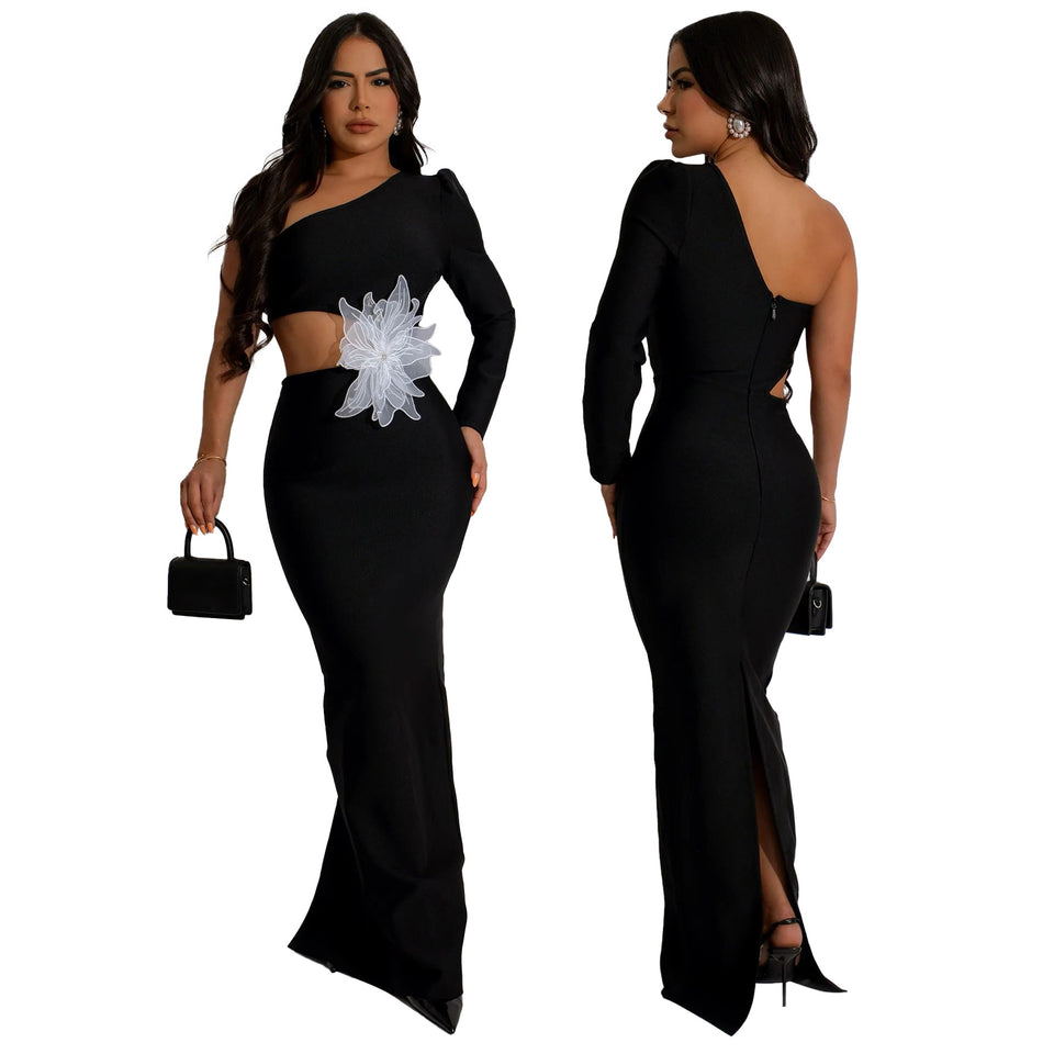 Svart enaxlad maxiklänning med blomdetalj
