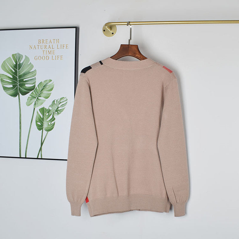 Stickad koftjacka med knappar