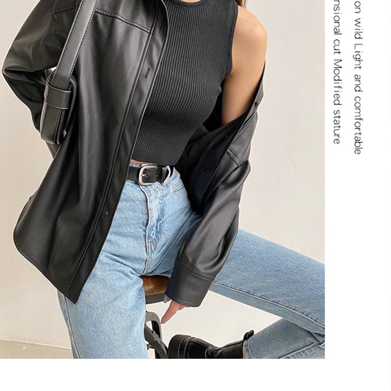 Oversize jacka i skinnimitation med fickor