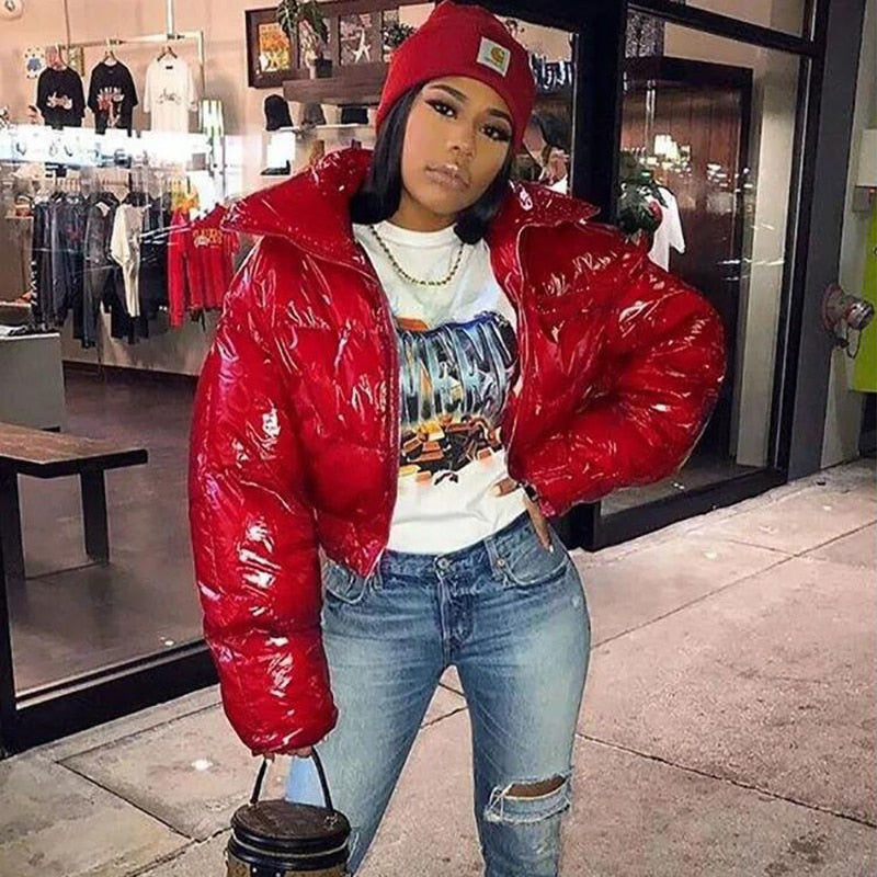 Kort pufferjacka i blank skinnimitation