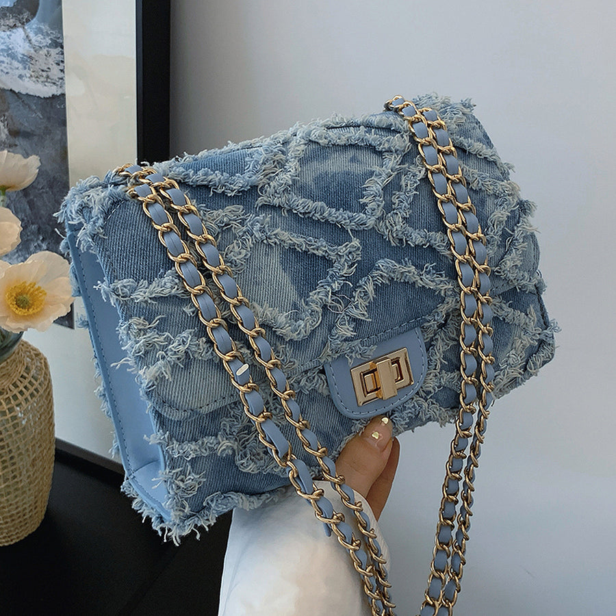 Denimväska crossbody med kedjeremsa