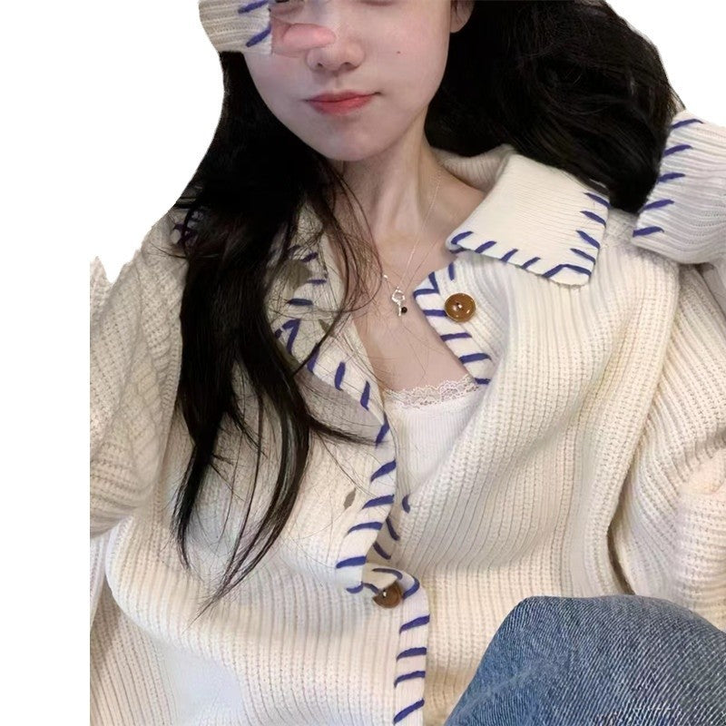 Kort stickad cardigan med pärlknappar
