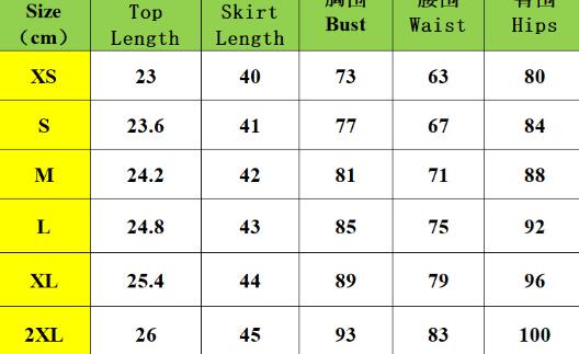 Set med vriden offshoulder-topp och draperad minikjol