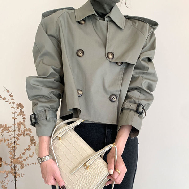 Kort trenchcoat med knappar