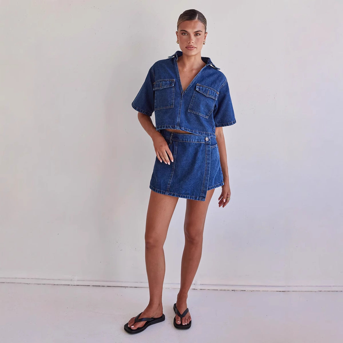Jeansset med kortärmad skjorta och minikjol