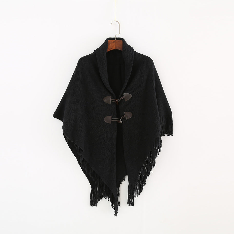 Stickad poncho med huva