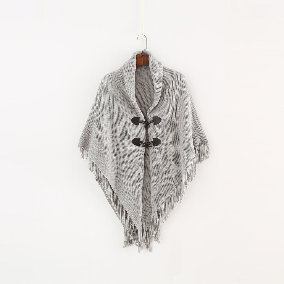 Stickad poncho med huva