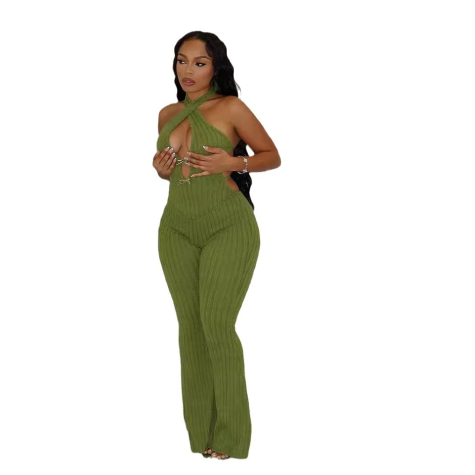 Ribbad jumpsuit med korsad halterneck och cut-out