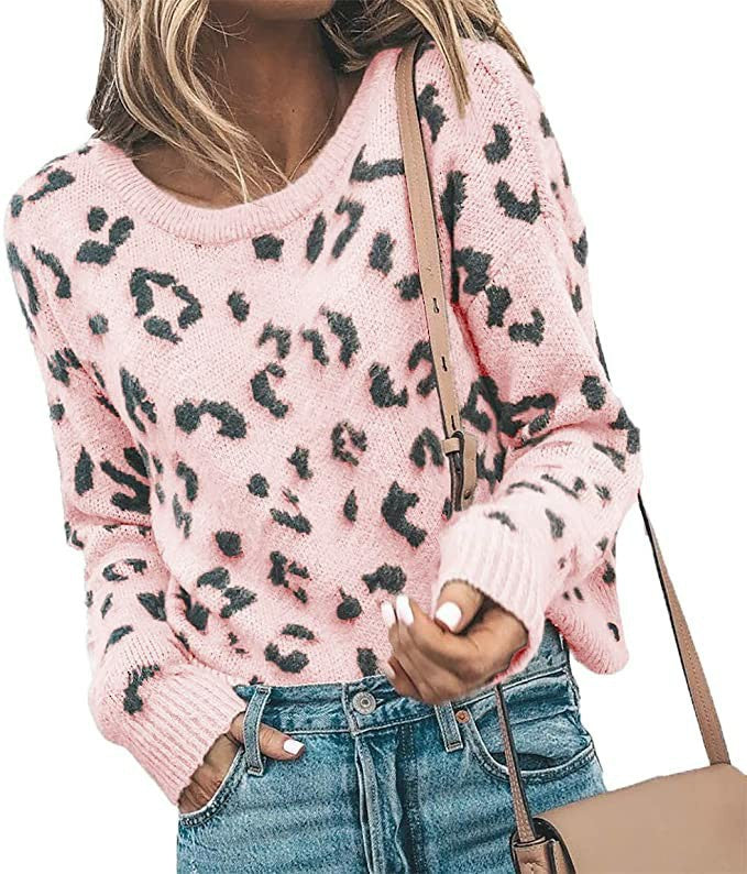 Stickad tröja med leopardmönster