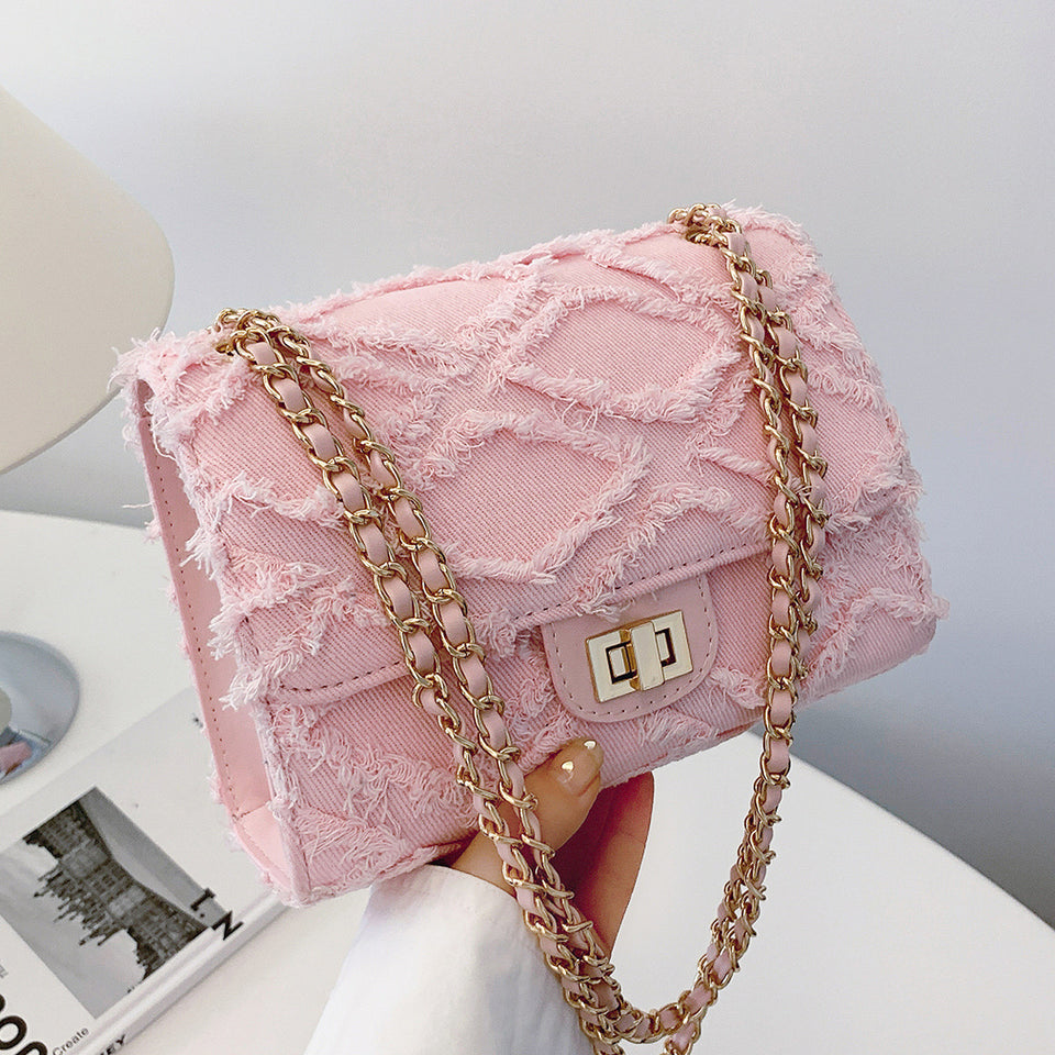 Denimväska crossbody med kedjeremsa