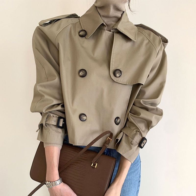 Kort trenchcoat med knappar