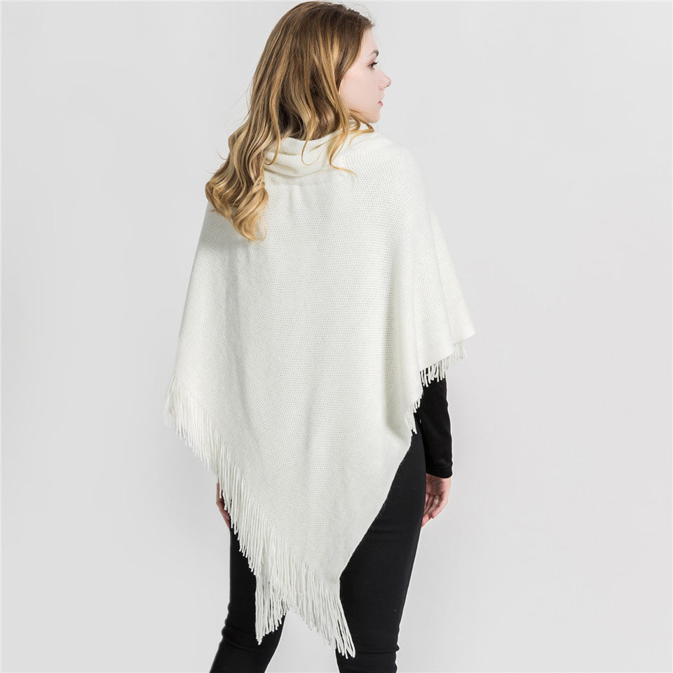 Stickad poncho med huva
