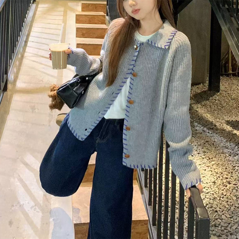 Kort stickad cardigan med pärlknappar