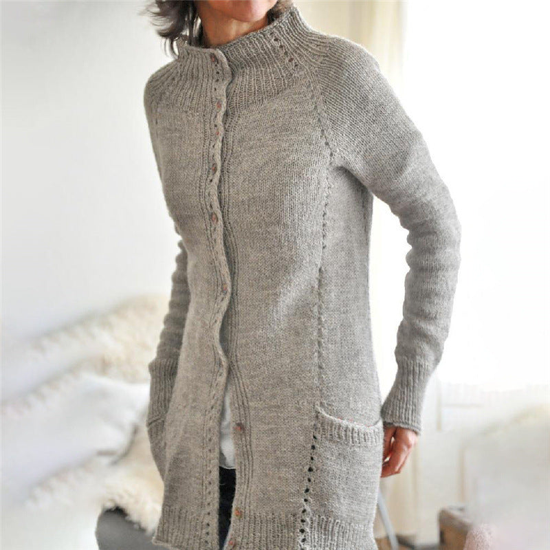 Stickad kofta med två fickor