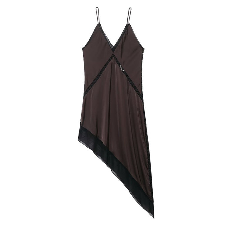 Asymmetrisk slipklänning i satin