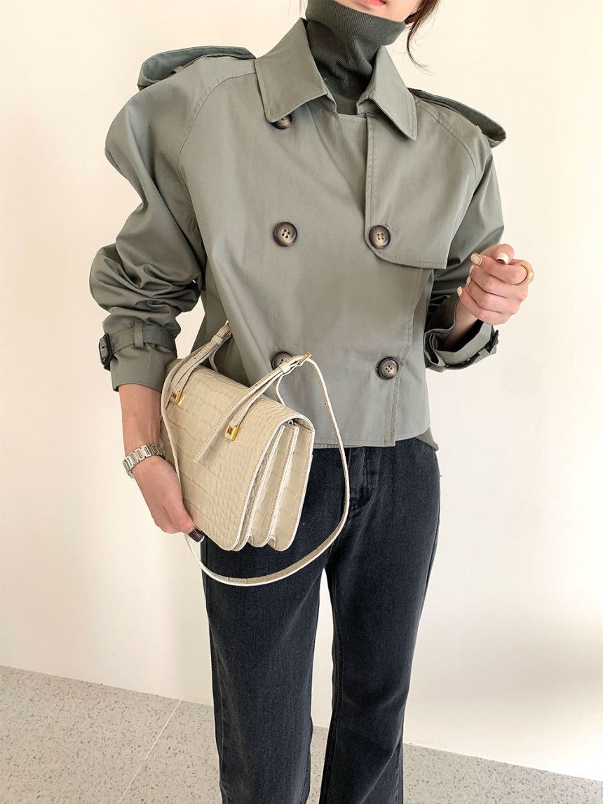 Kort trenchcoat med knappar