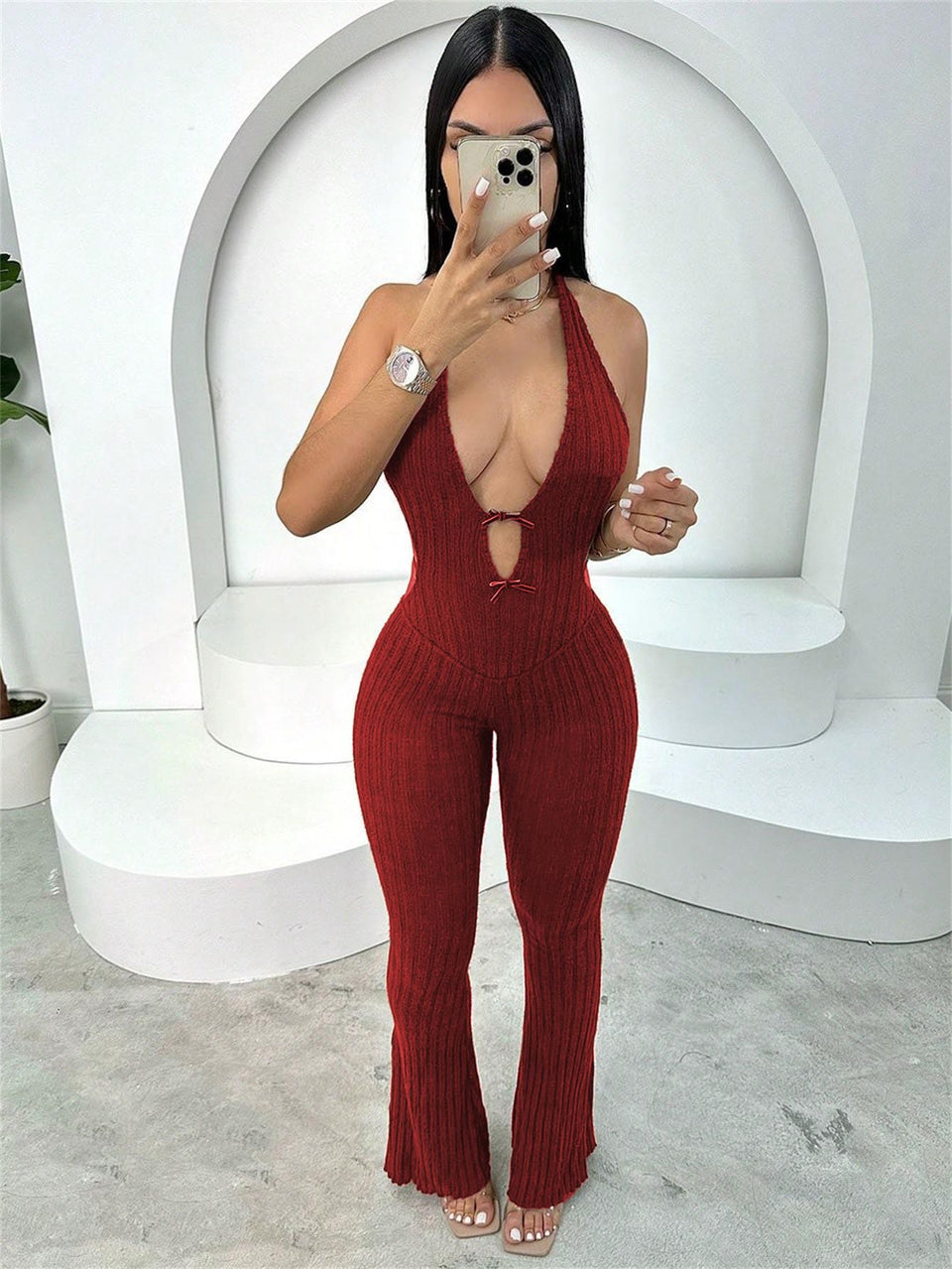 Ribbad jumpsuit med korsad halterneck och cut-out