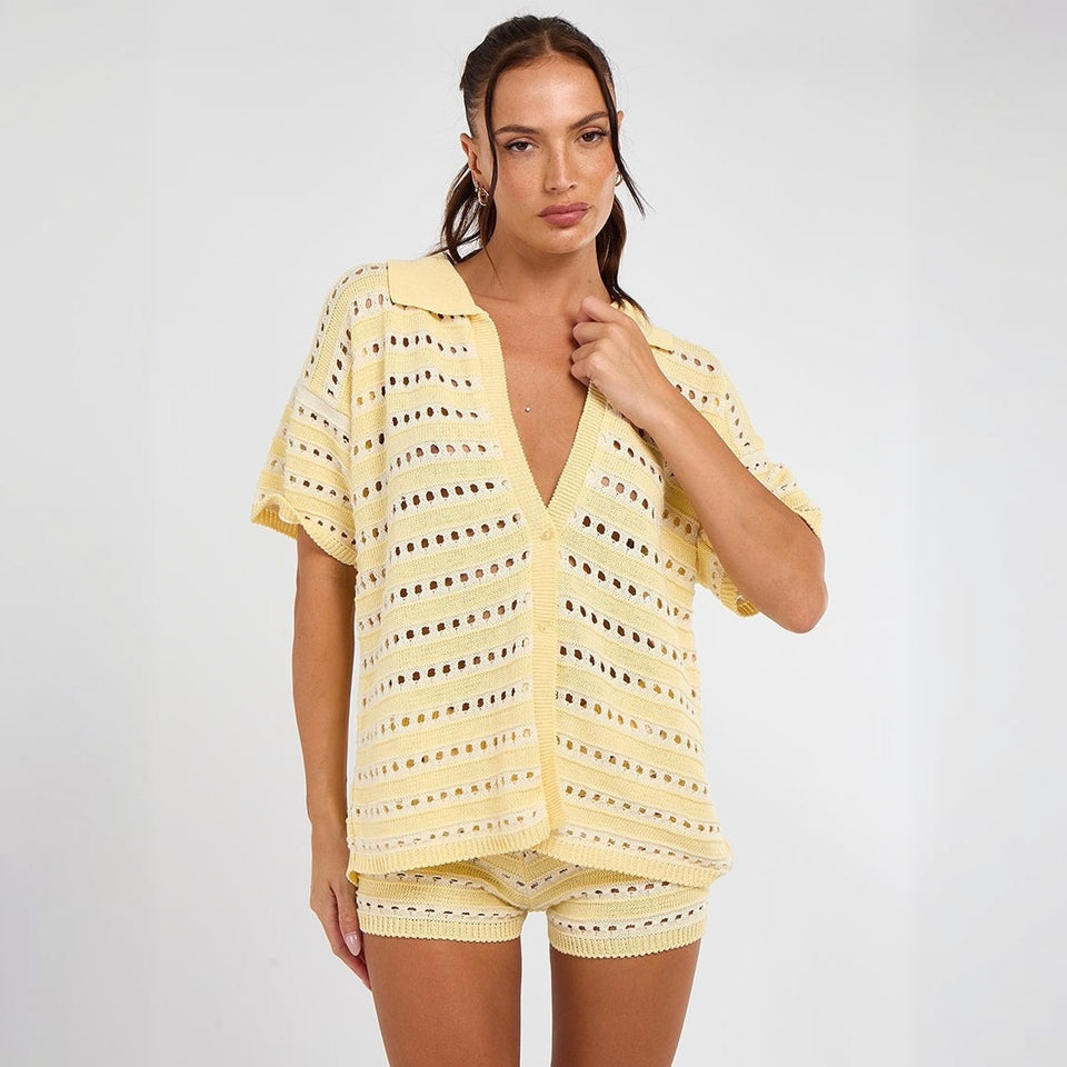 Stickat set med skjorta och shorts
