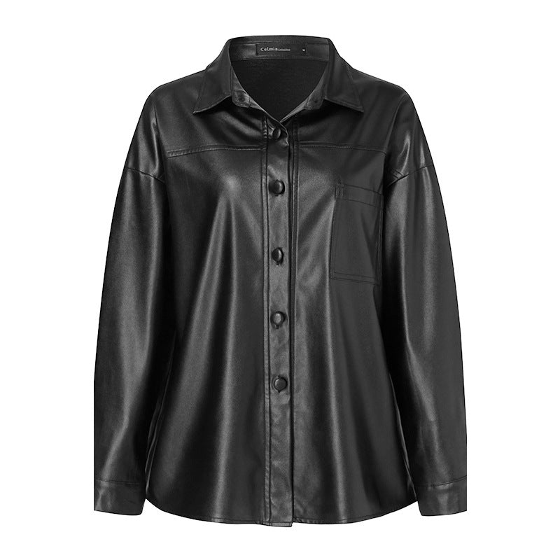 Oversize jacka i skinnimitation med fickor