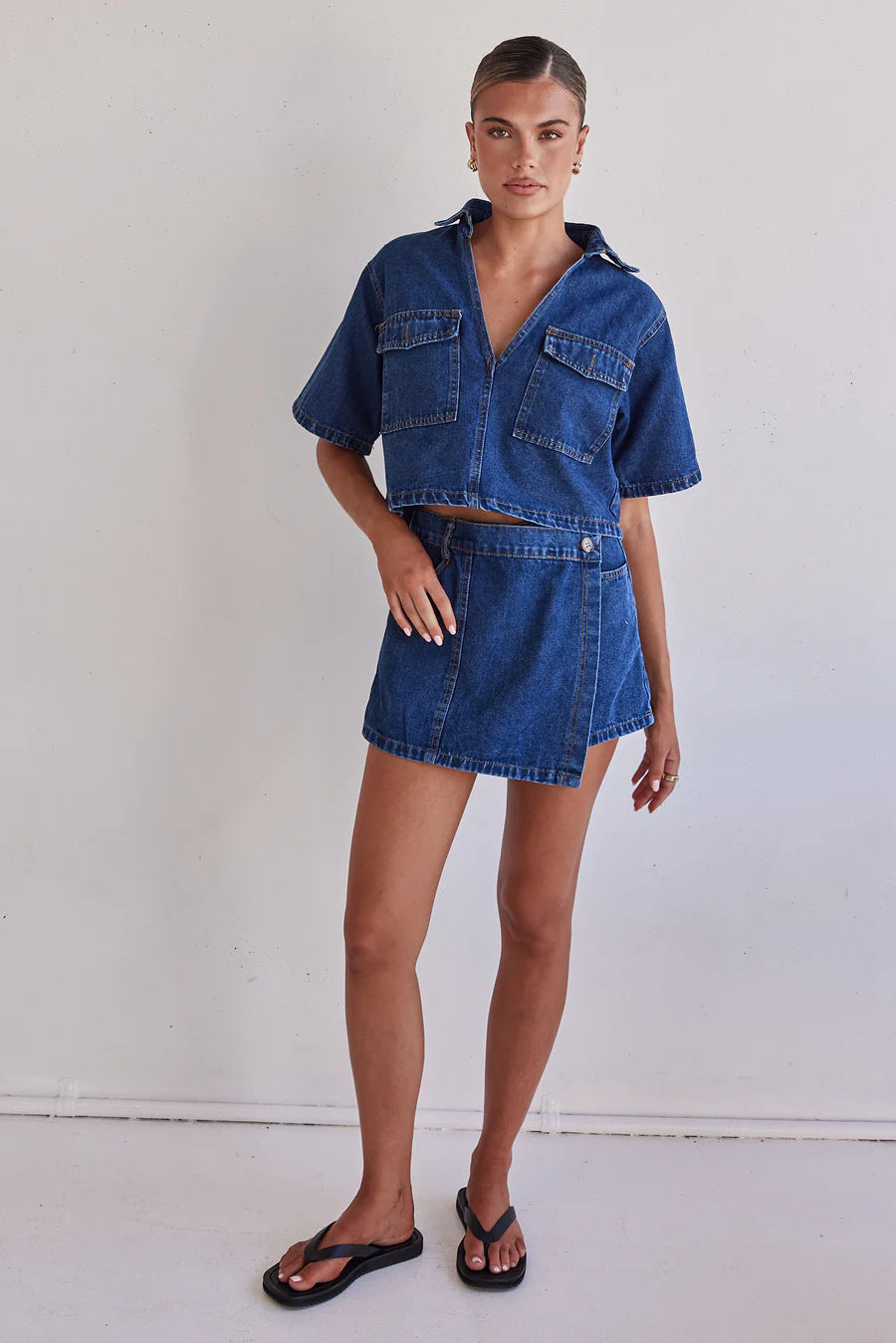 Jeansset med kortärmad skjorta och minikjol