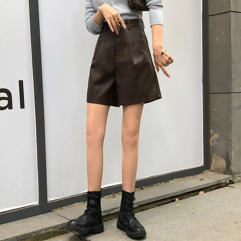 Vida shorts i skinnimitation med pressveck