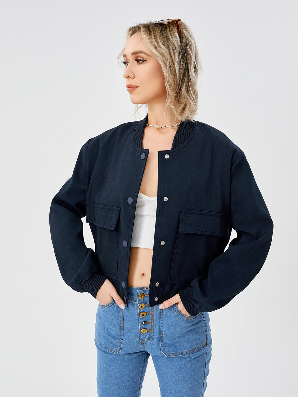 Kort bomberjacka i collegestil