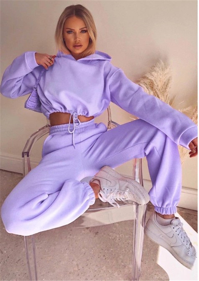 Mysset med kort hoodie och byxor