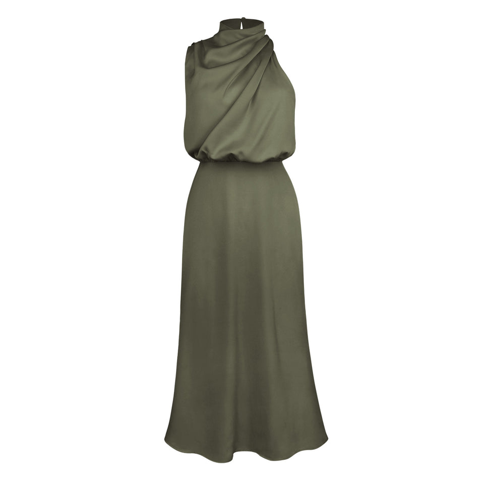 Lång satinklänning med draperad halterneck