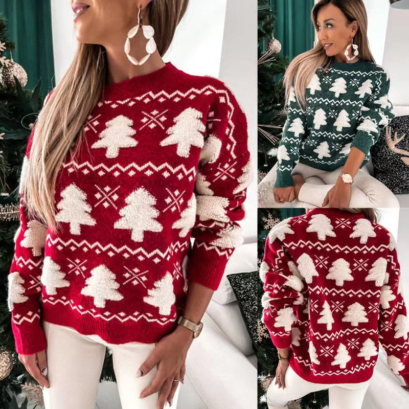 Stickad jultröja med granmönster och halvhög krage