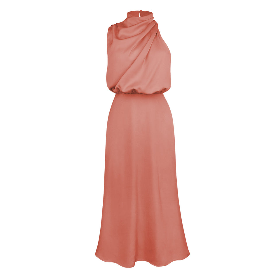 Lång satinklänning med draperad halterneck