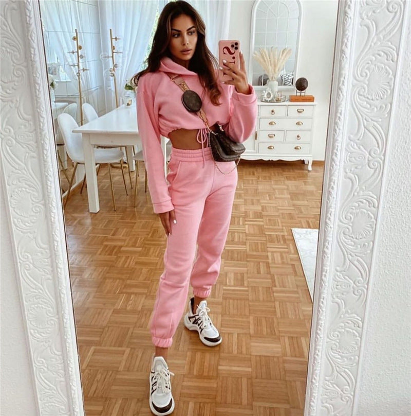 Mysset med kort hoodie och byxor