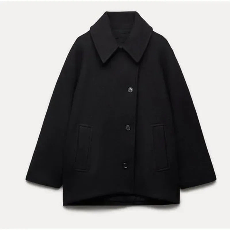 Kort oversize-kappa med stor krage och fickor