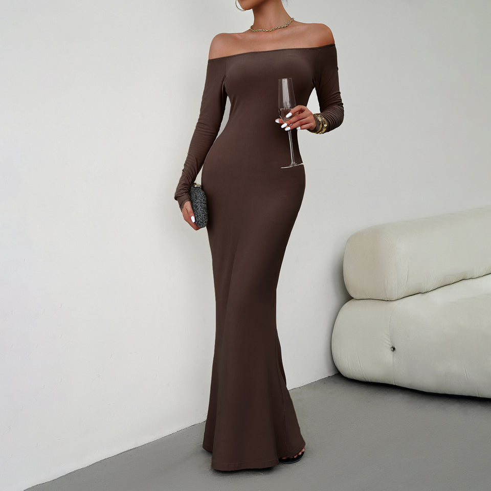 Off shoulder-klänning i maxilängd med långa ärmar