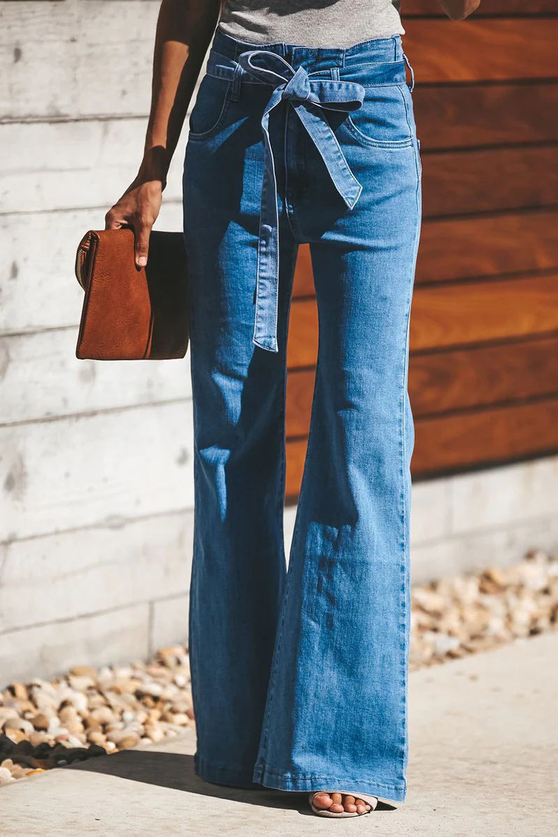 Högmidjade utsvängda jeans med vida ben