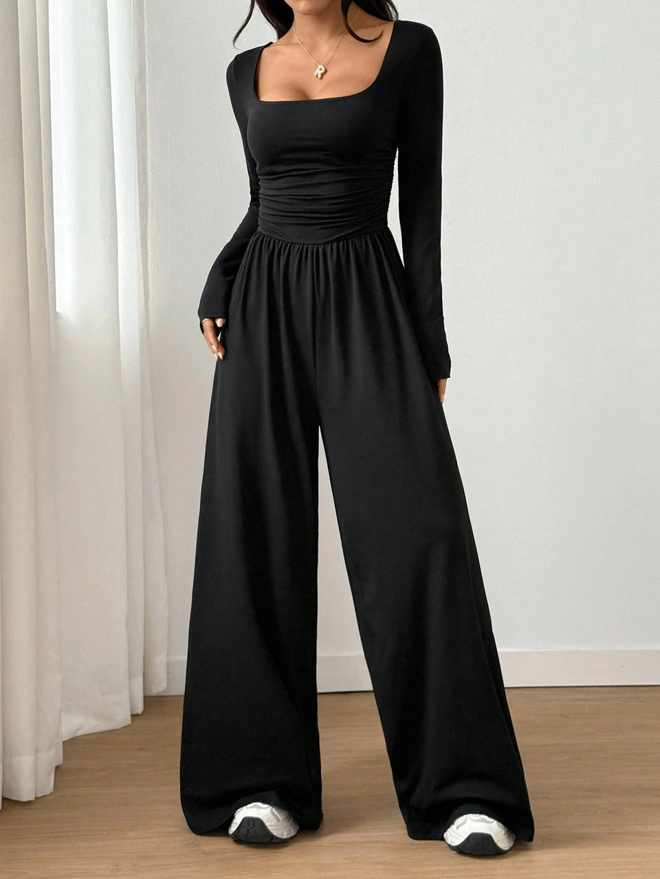 Jumpsuit med fyrkantig ringning och vida ben