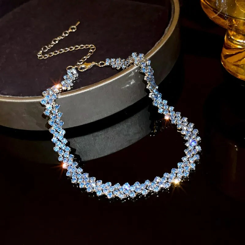 Glittrande chokerhalsband med strass