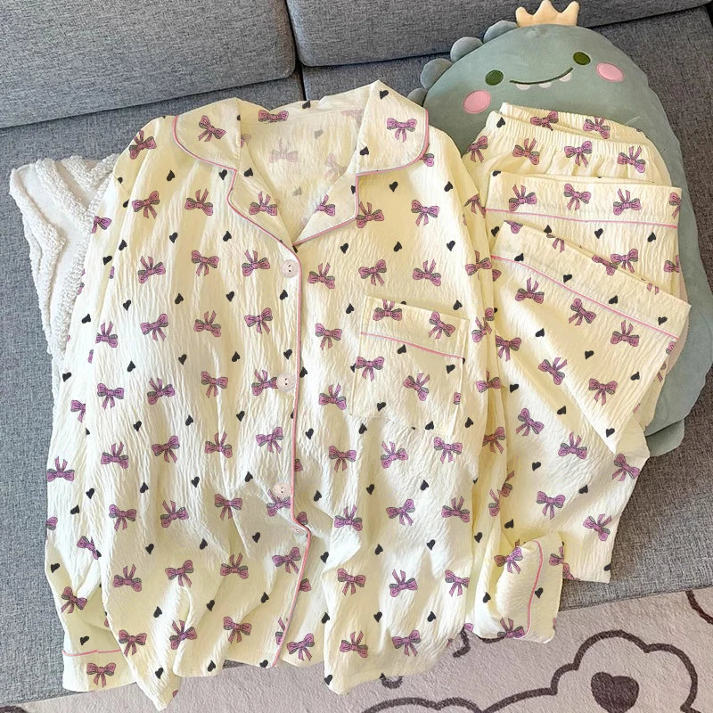 Pyjamas med rosettmönster och skjortkrage