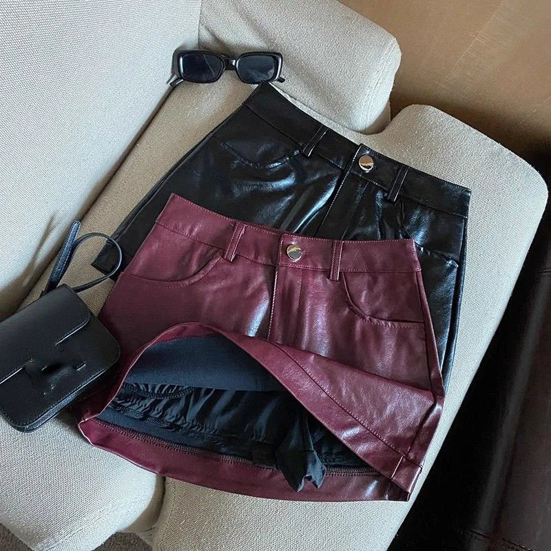 Minikjol i skinnimitation med hög midja