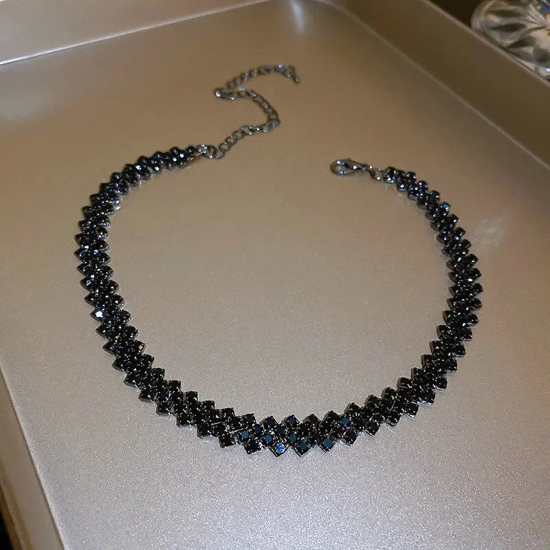 Glittrande chokerhalsband med strass