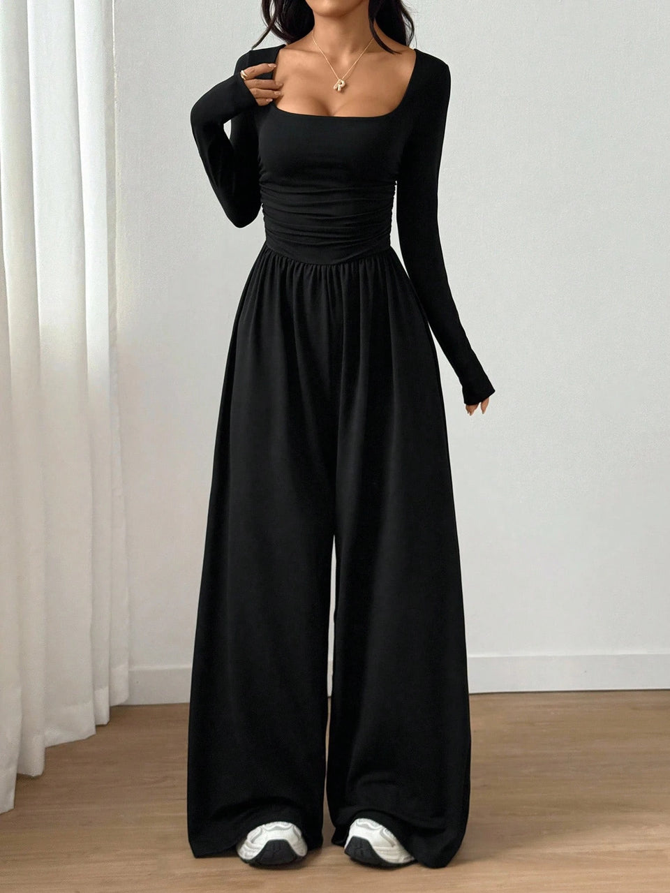 Jumpsuit med fyrkantig ringning och vida ben