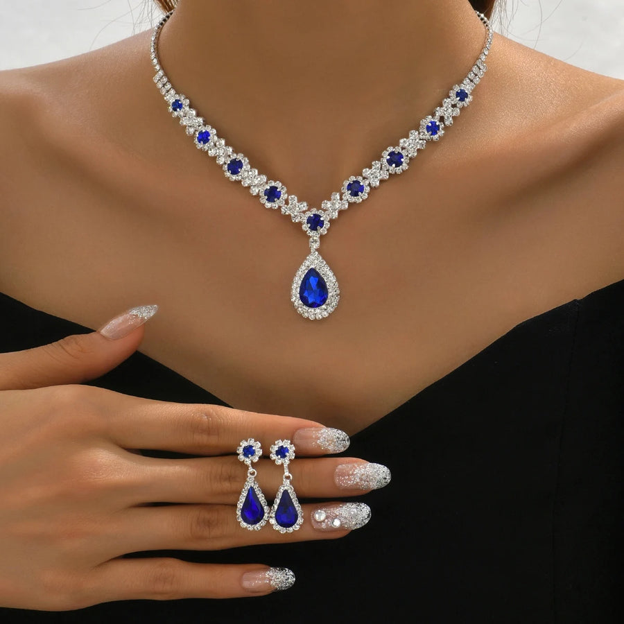 Smyckeset med droppformade stenar – halsband och örhängen
